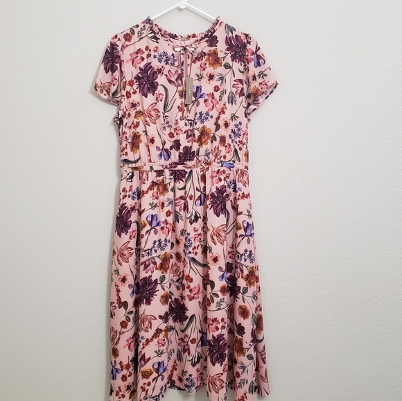 J Crew Short-sleeve midi dress in Dutch floral - Picture 2 of 4